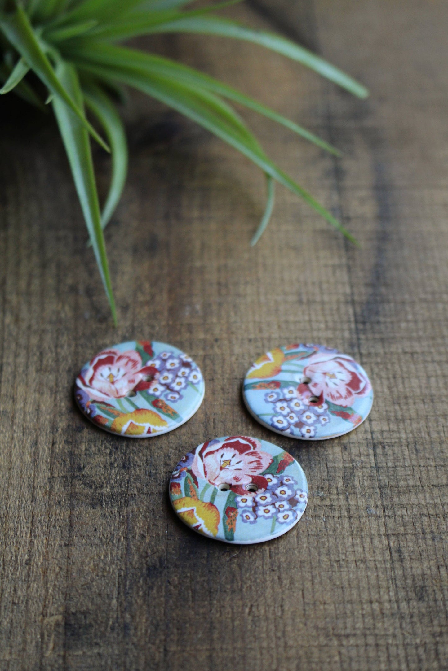 Vintage Florals Ceramic Buttons: Tulip