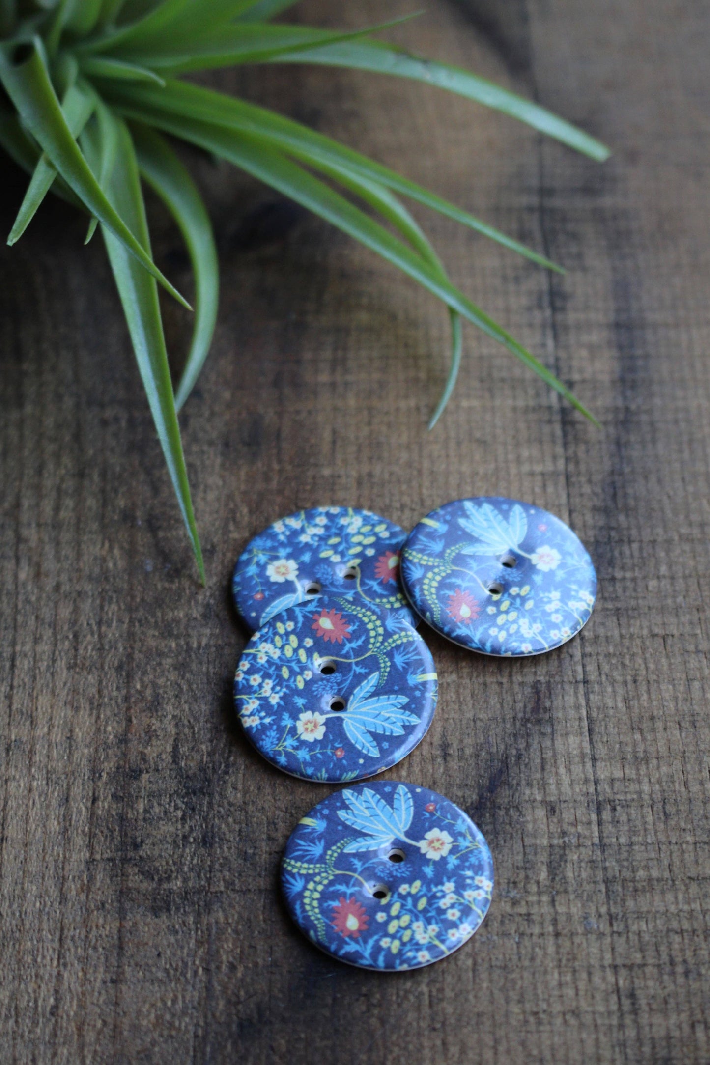 Vintage Florals Ceramic Buttons: Tulip