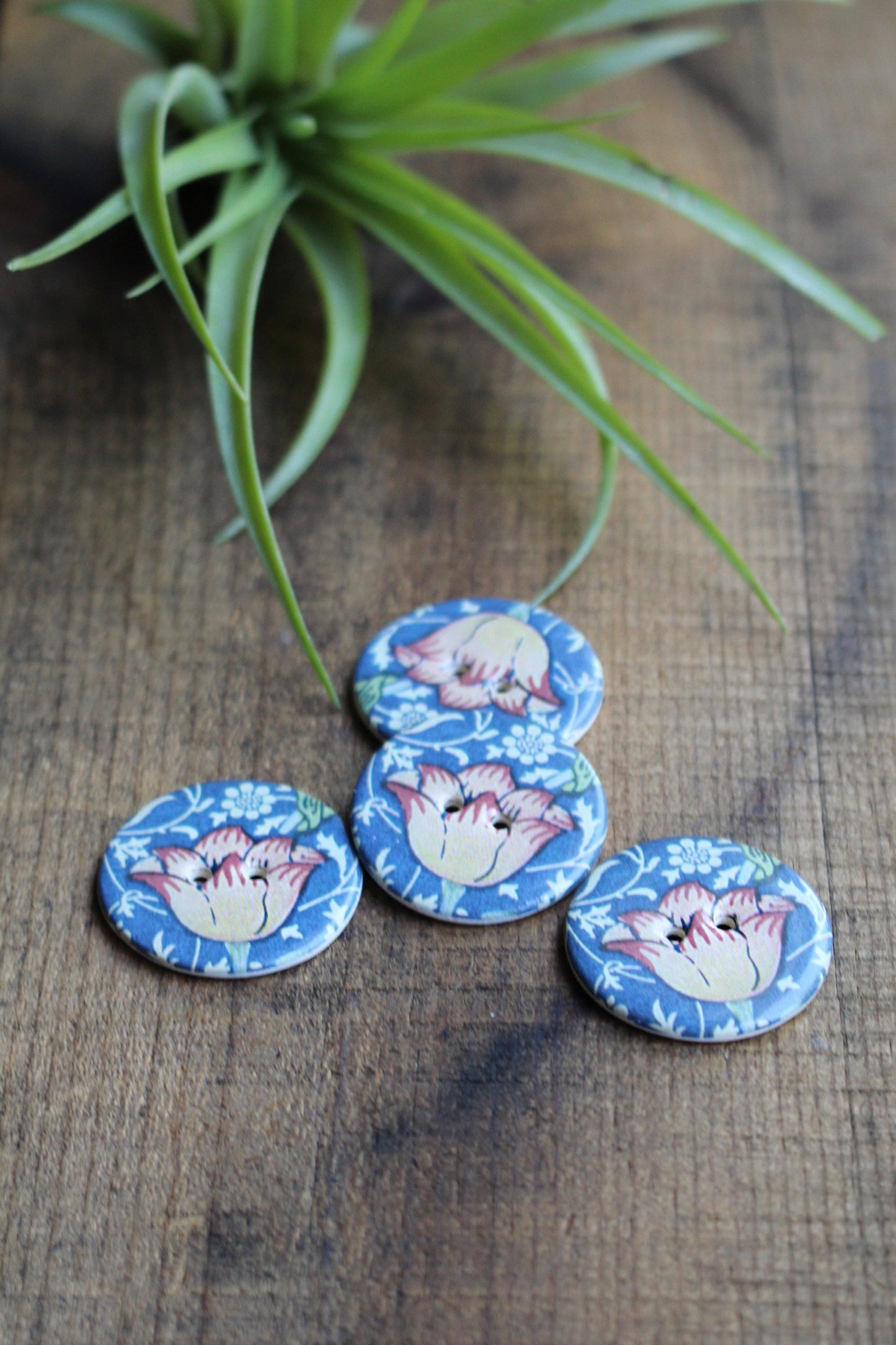 Vintage Florals Ceramic Buttons: Tulip