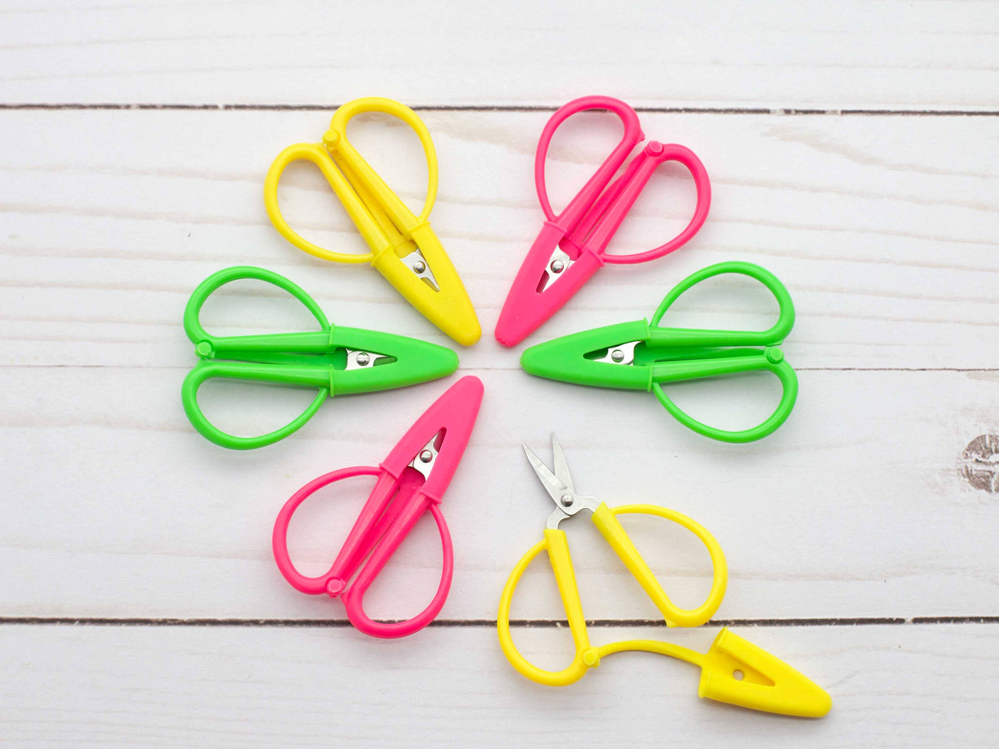 Mini Scissors: Pink
