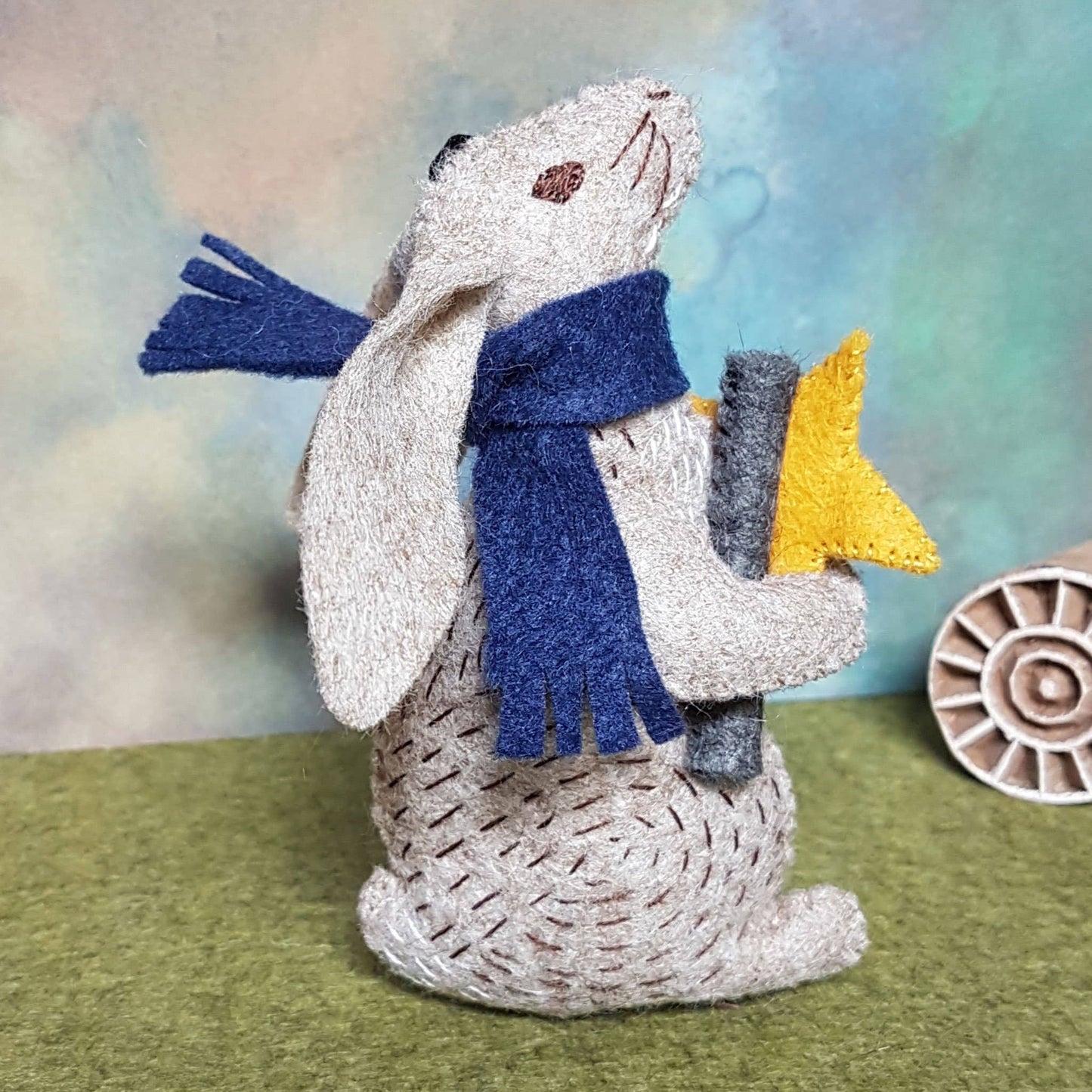 Professor Hare Stargazer Felt Craft Mini Kit: English