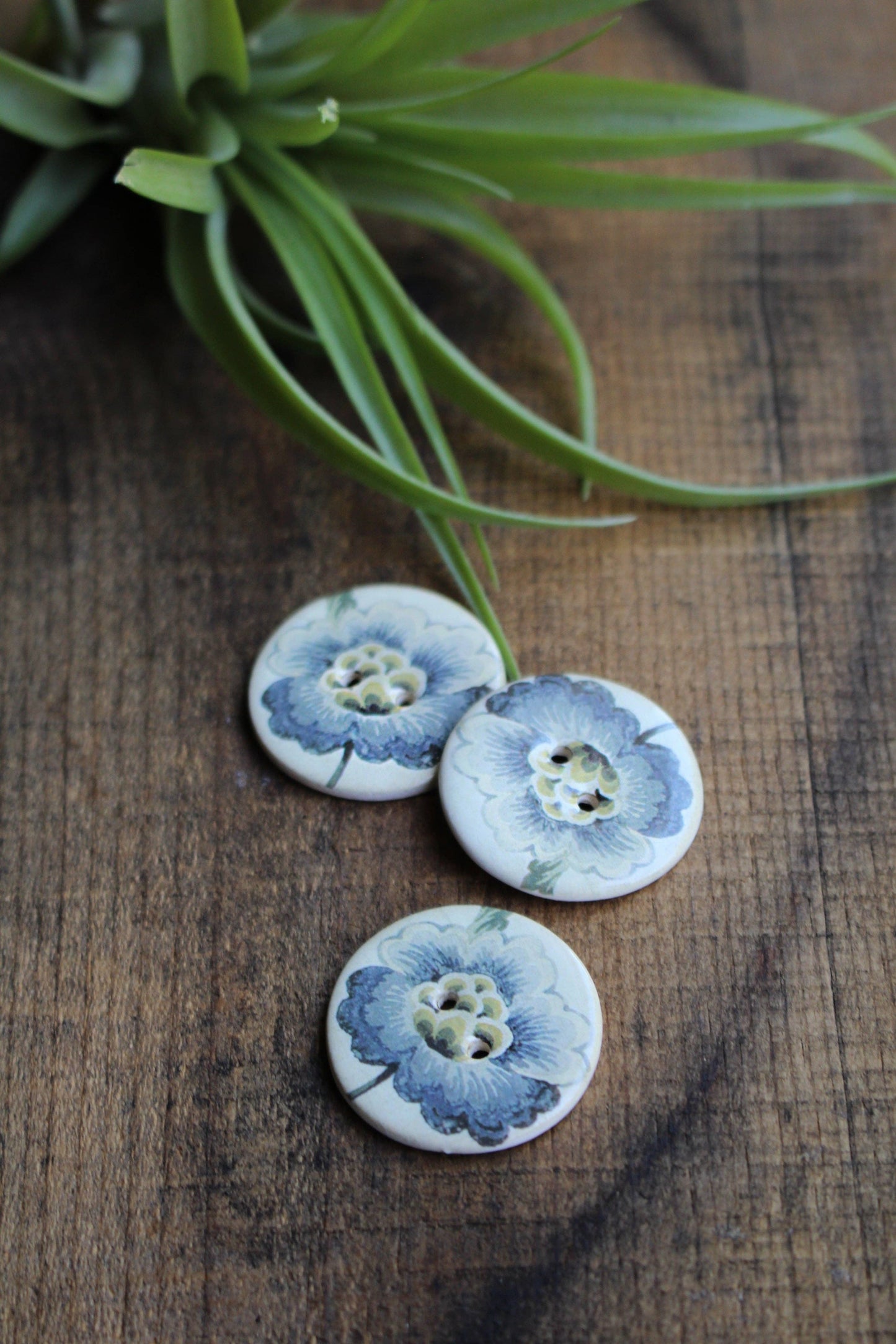 Vintage Florals Ceramic Buttons: Tulip