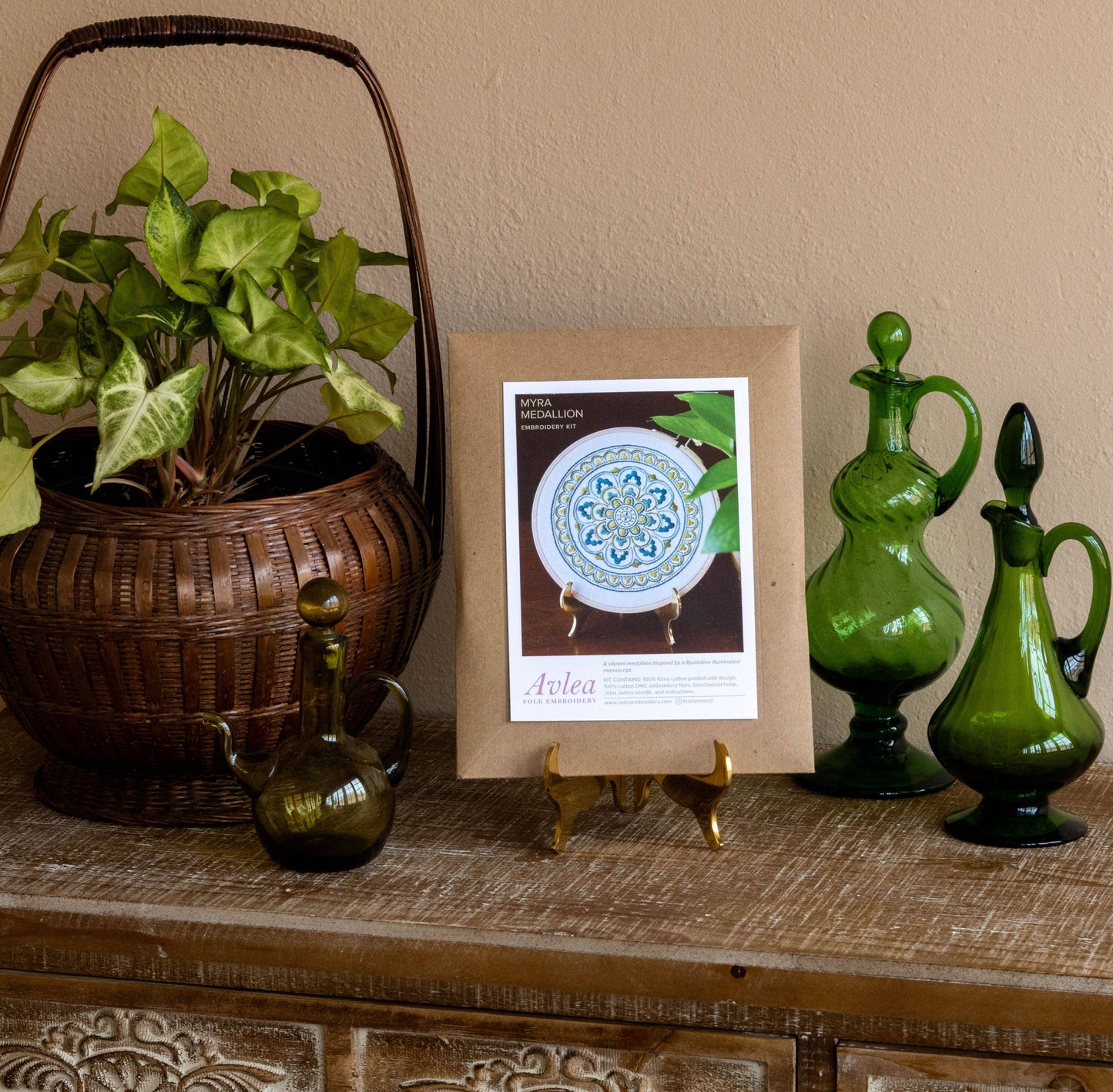 Myra Medallion - Avlea Embroidery Hoop Kit