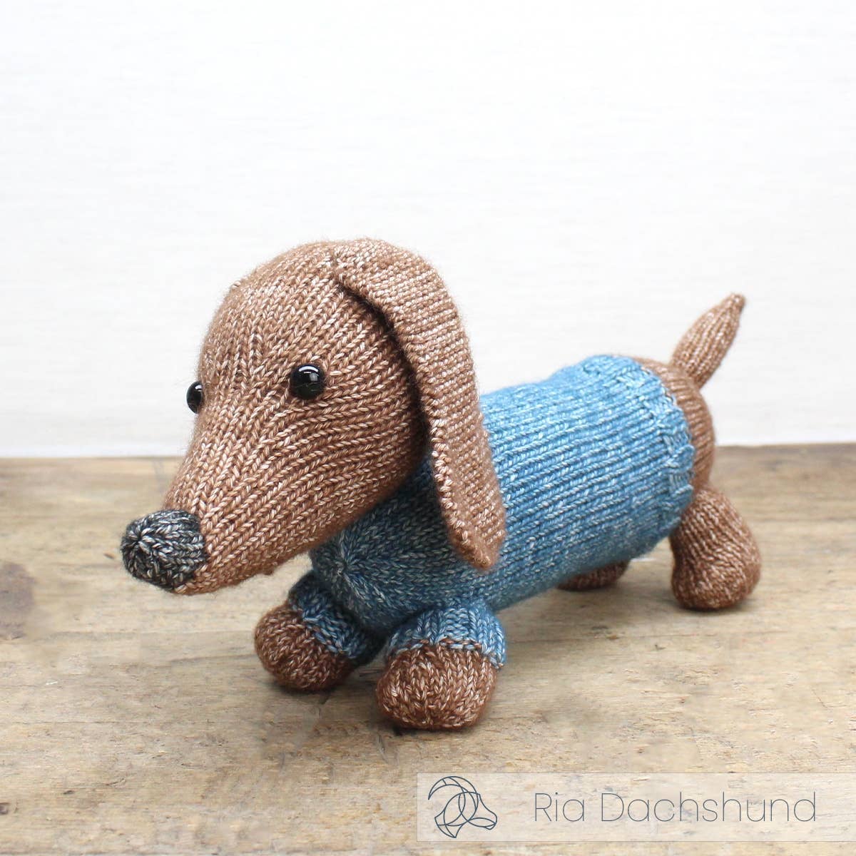 Ria Dachshund - DIY Knitting Kit