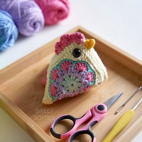 CLASS: Granny Square Chickens! THURSDAY 8/14/25 2:00-5:00 pm