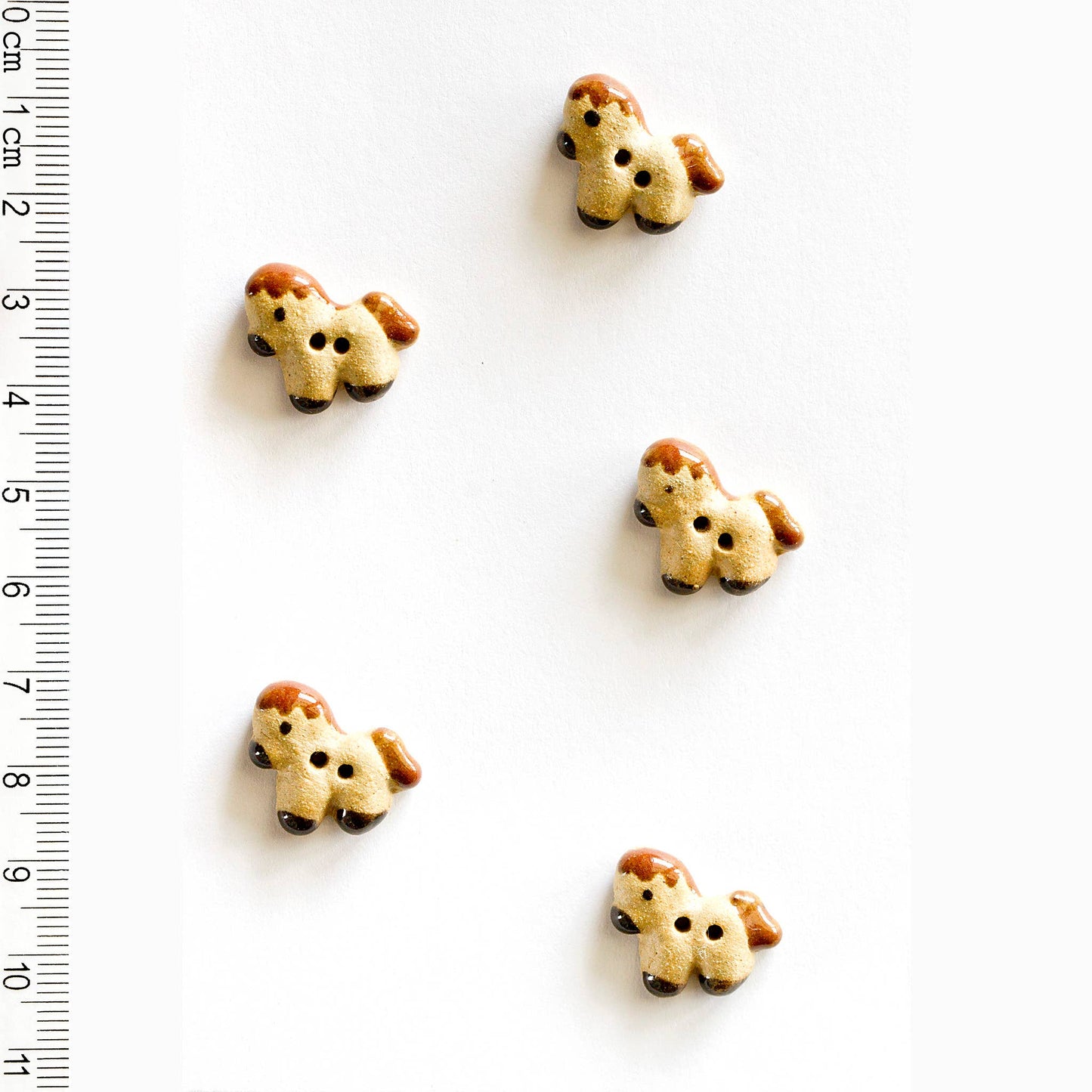 L542 Teeny Horse Buttons