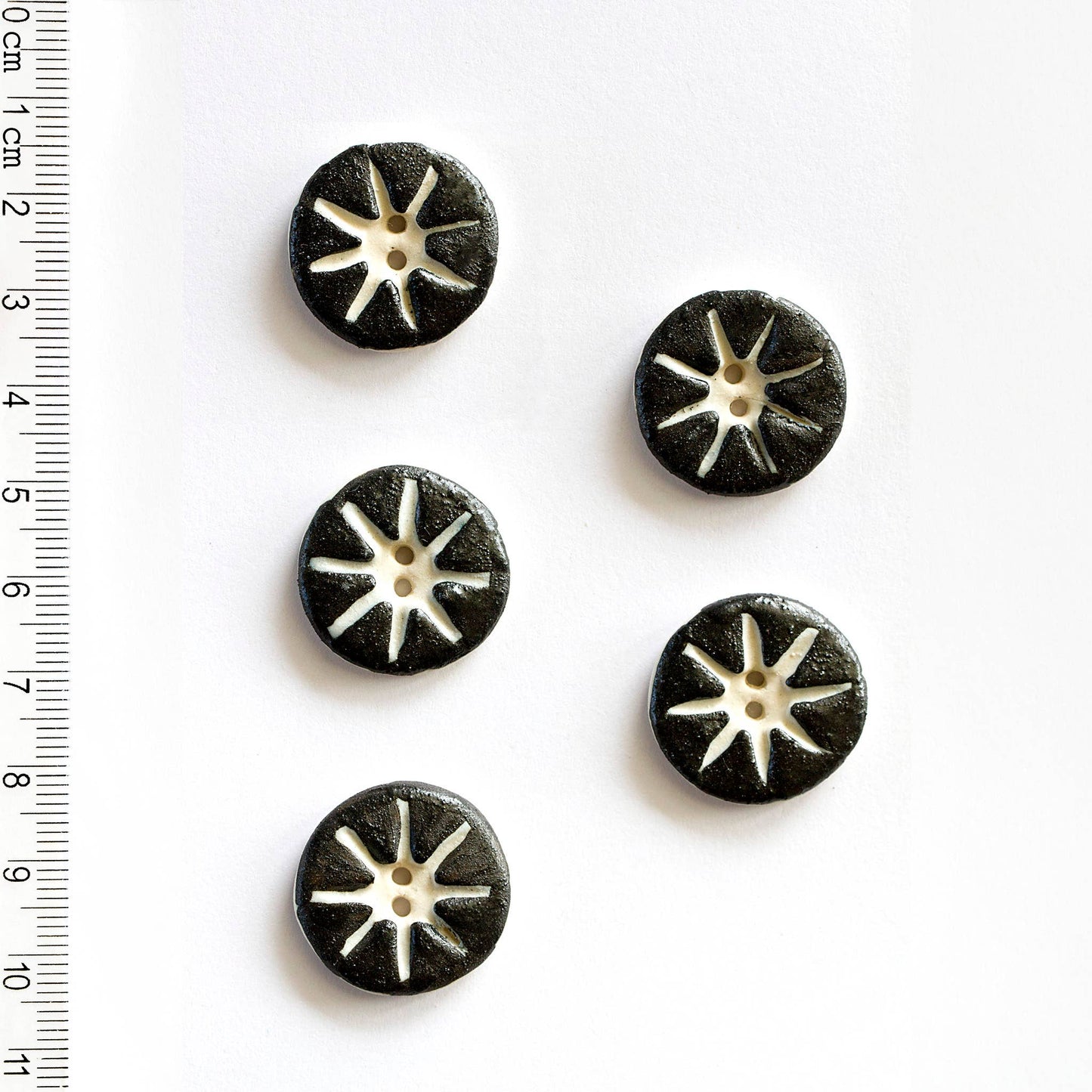 L318 Star Black & White Buttons