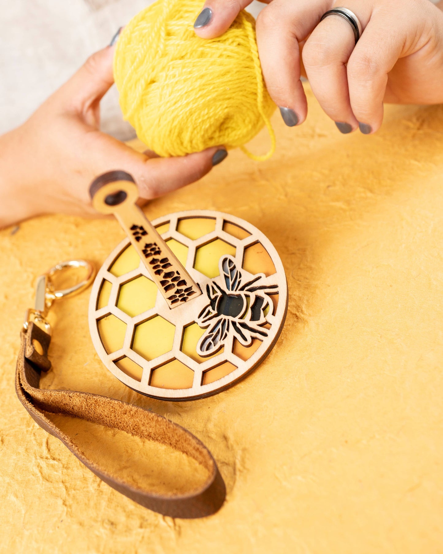 Honeybee Mini-Minder Knitting/Crochet Tool: Original Mini Minder