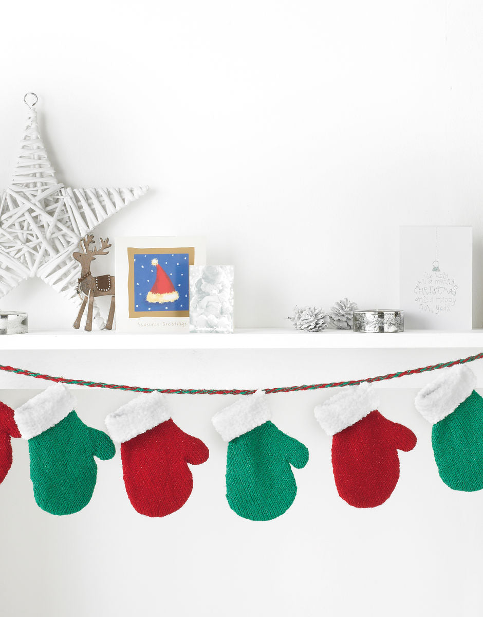 Sirdar Christmas Selection Book - More Than 20 Festive Favorites to Knit & Crochet