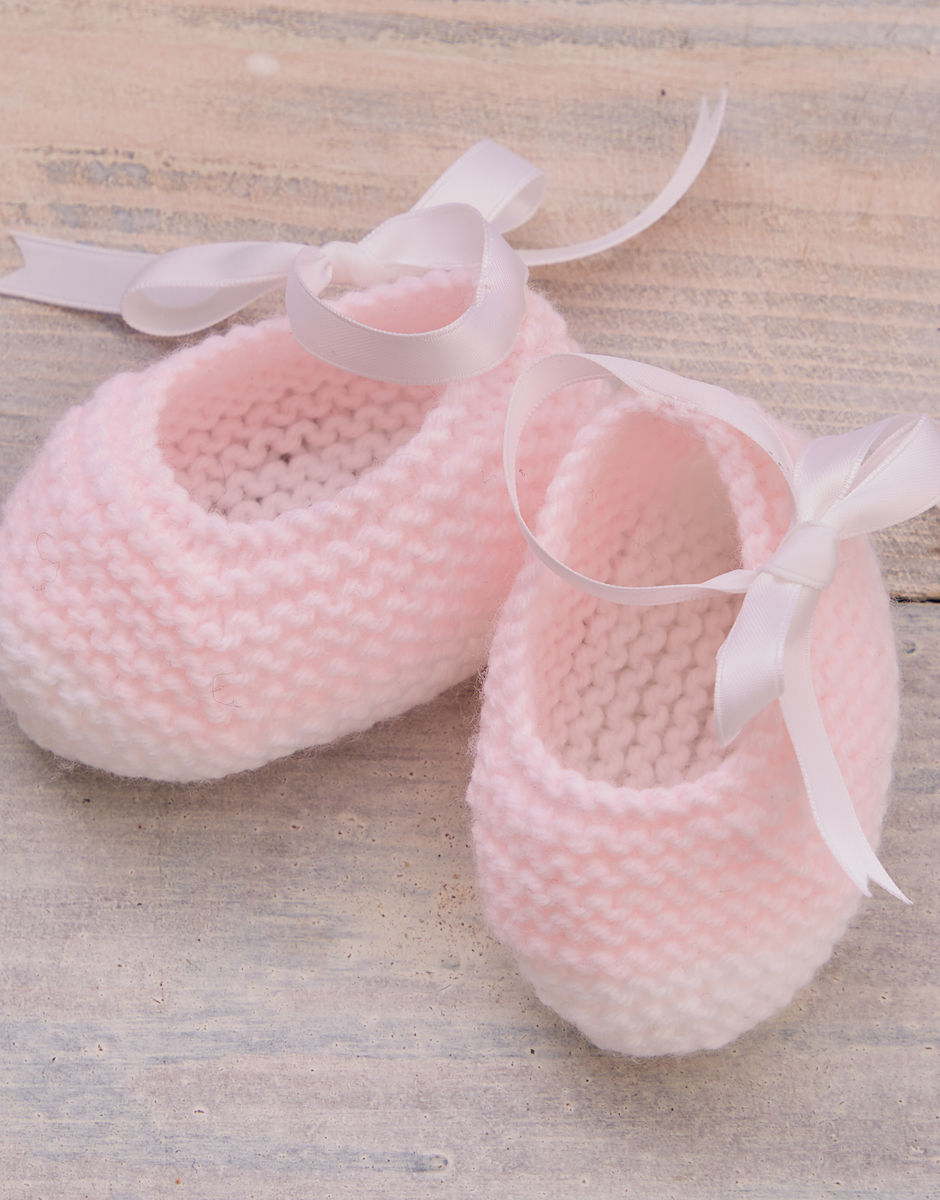 Sirdar Snuggly Baby Pastels - 16 Designs for 0-12 Months