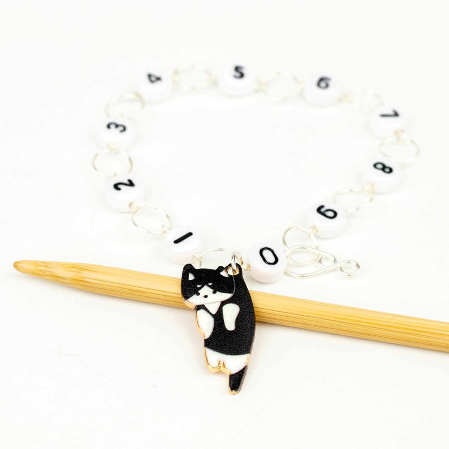 Circle Chain Row Counter - Black Tuxedo Cat