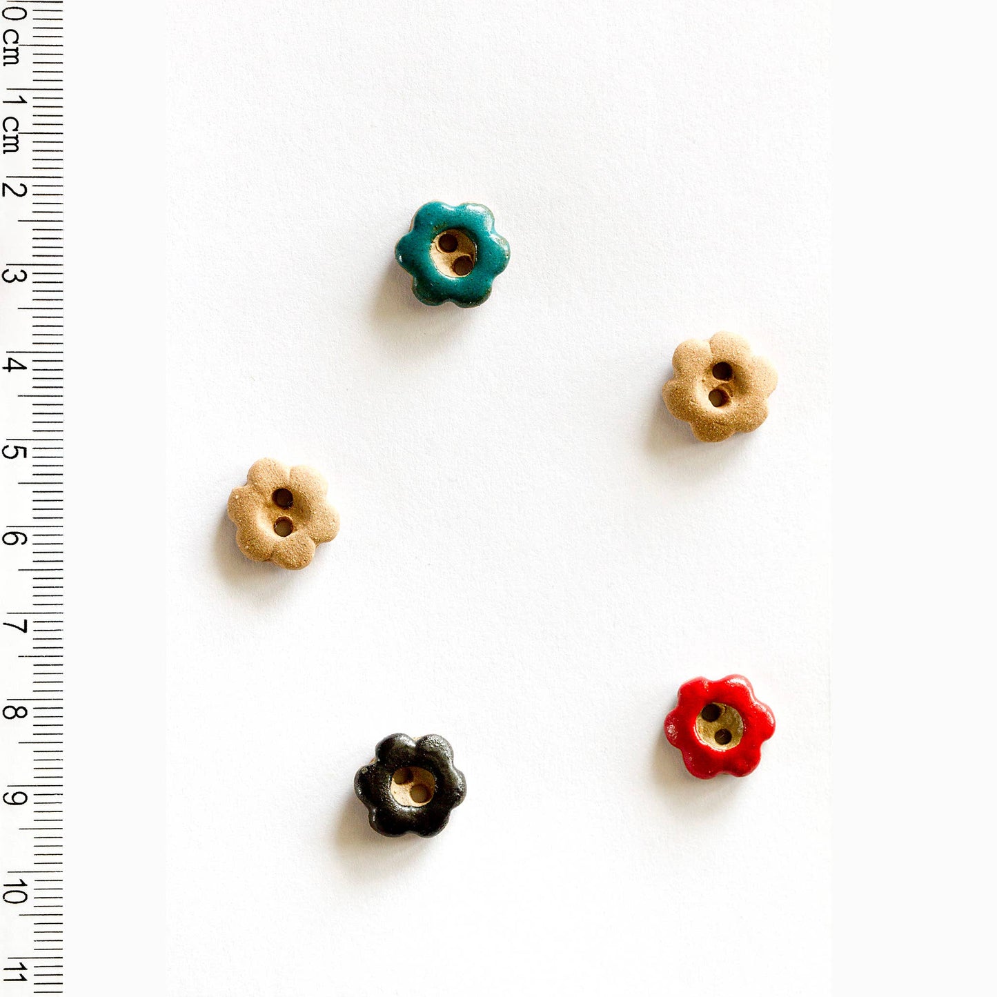 L558 Tiny Flower Buttons
