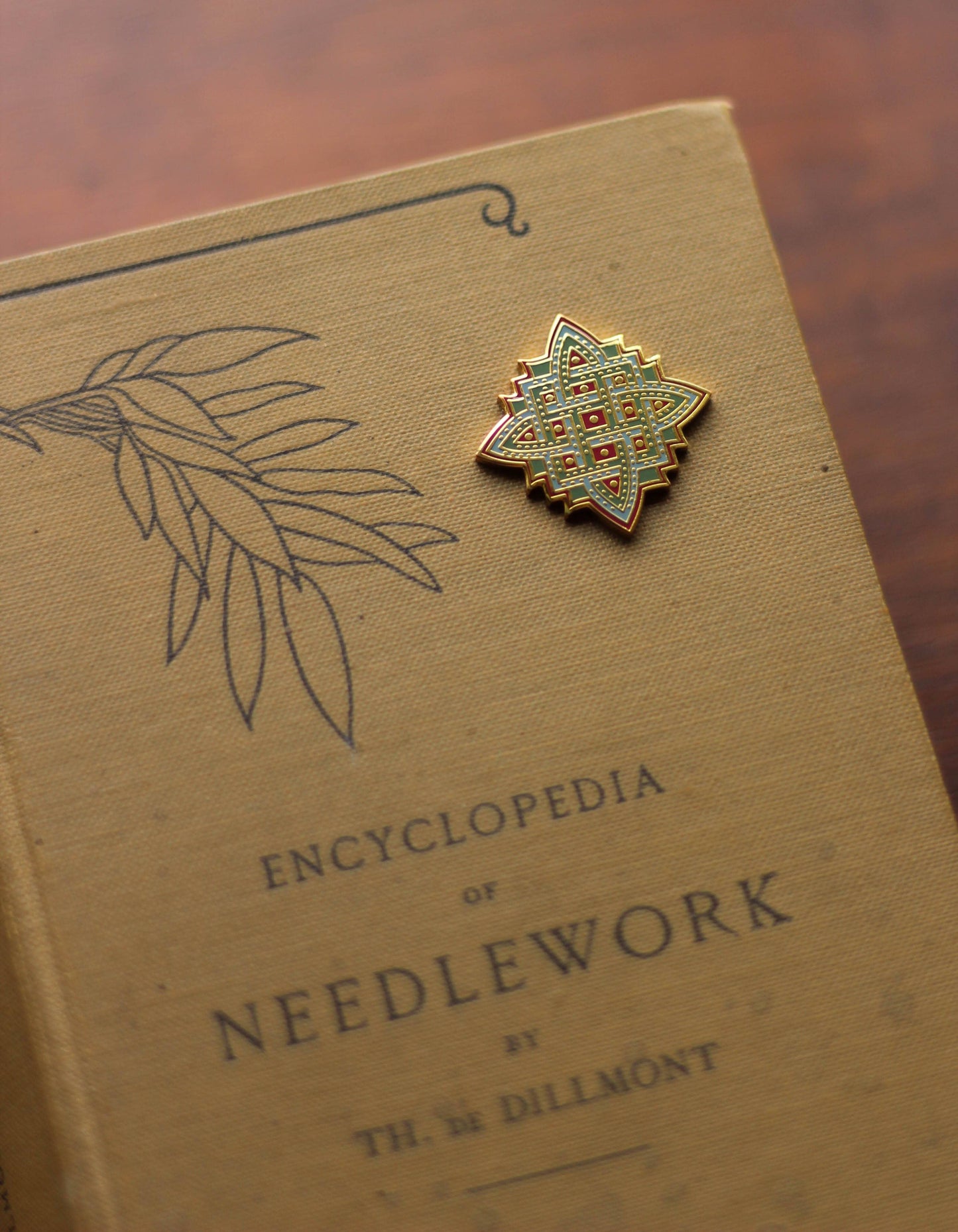 Knotwork Needle Minder - Avlea Folk Embroidery