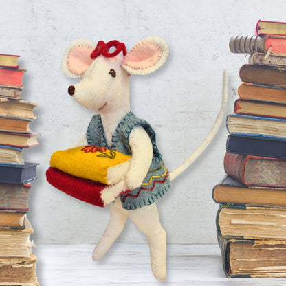 Little Mouse The Librarian Felt Craft Mini Kit: English