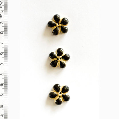 L594 Black Flower Buttons: Approximately 0.8 inches (2.1 cm)