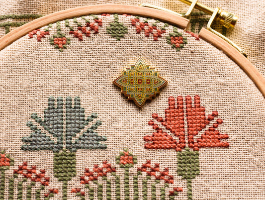 Knotwork Needle Minder - Avlea Folk Embroidery