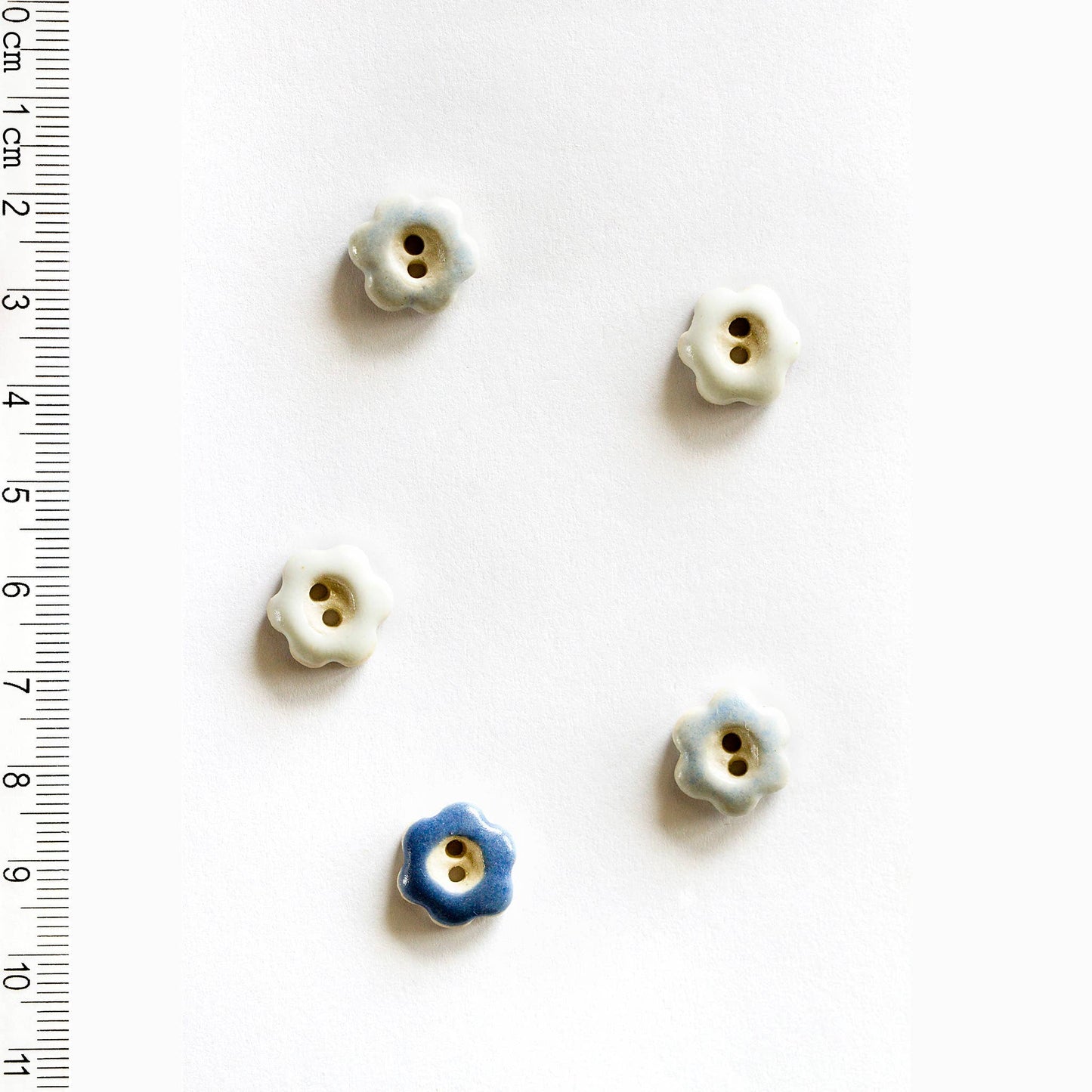 L562 Sm Flower Buttons
