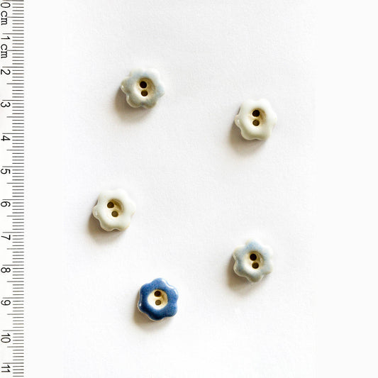 L562 Sm Flower Buttons