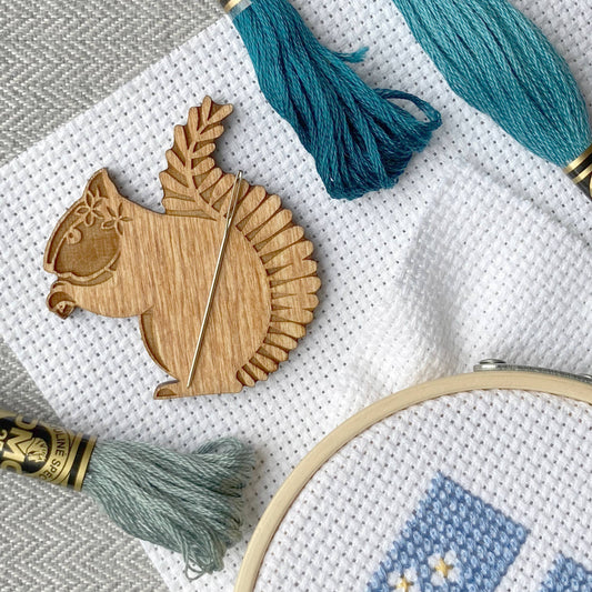 Squirrel - Magnetic Needle Minder