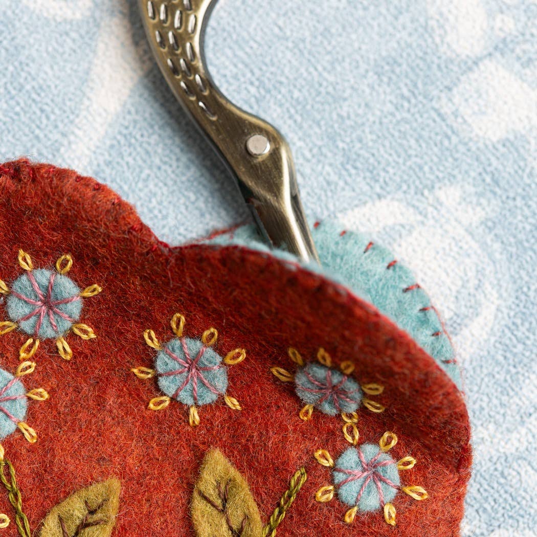 Scissors Pouch and Mini Pin Cushion Felt Craft Mini Kit: French