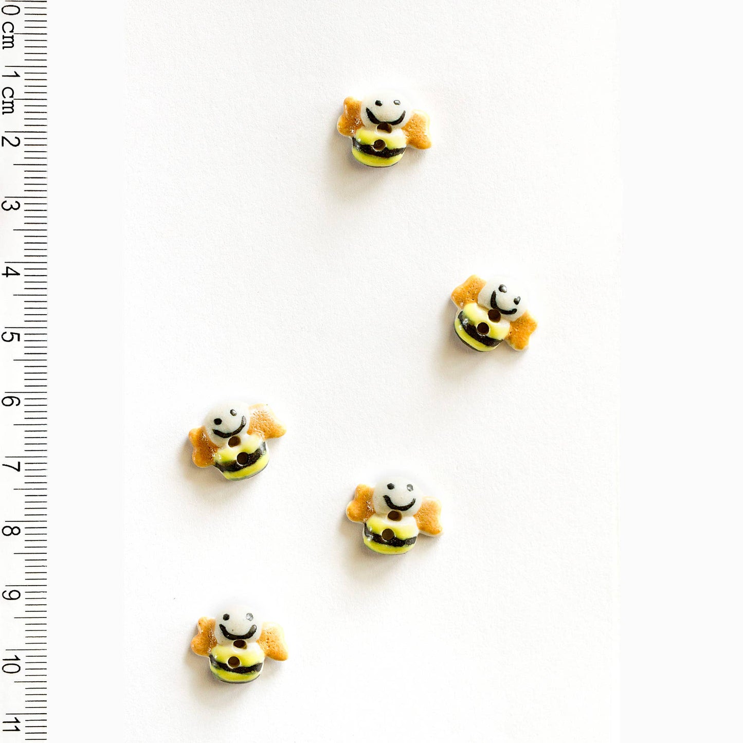 L15 Handmade Smiling Bee Sewing Buttons