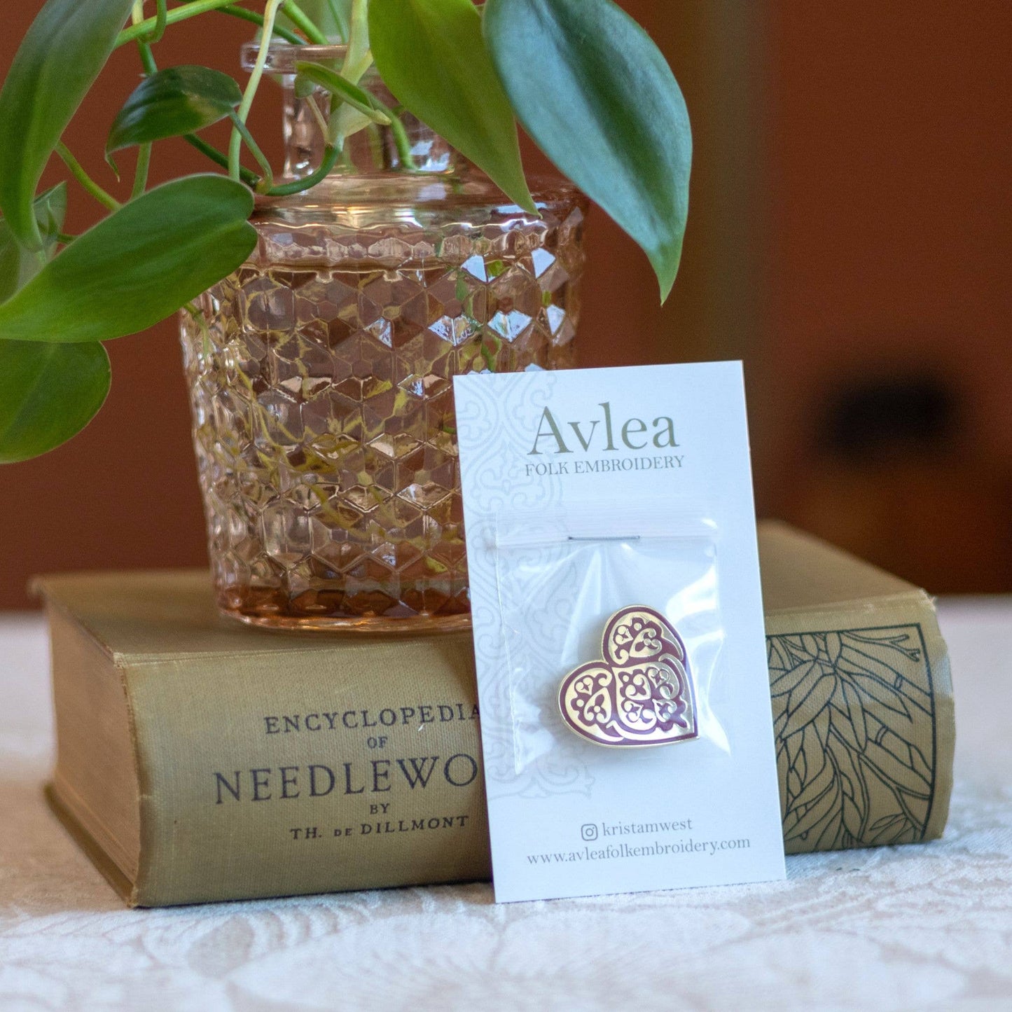 Byzantine Rose Needle minder