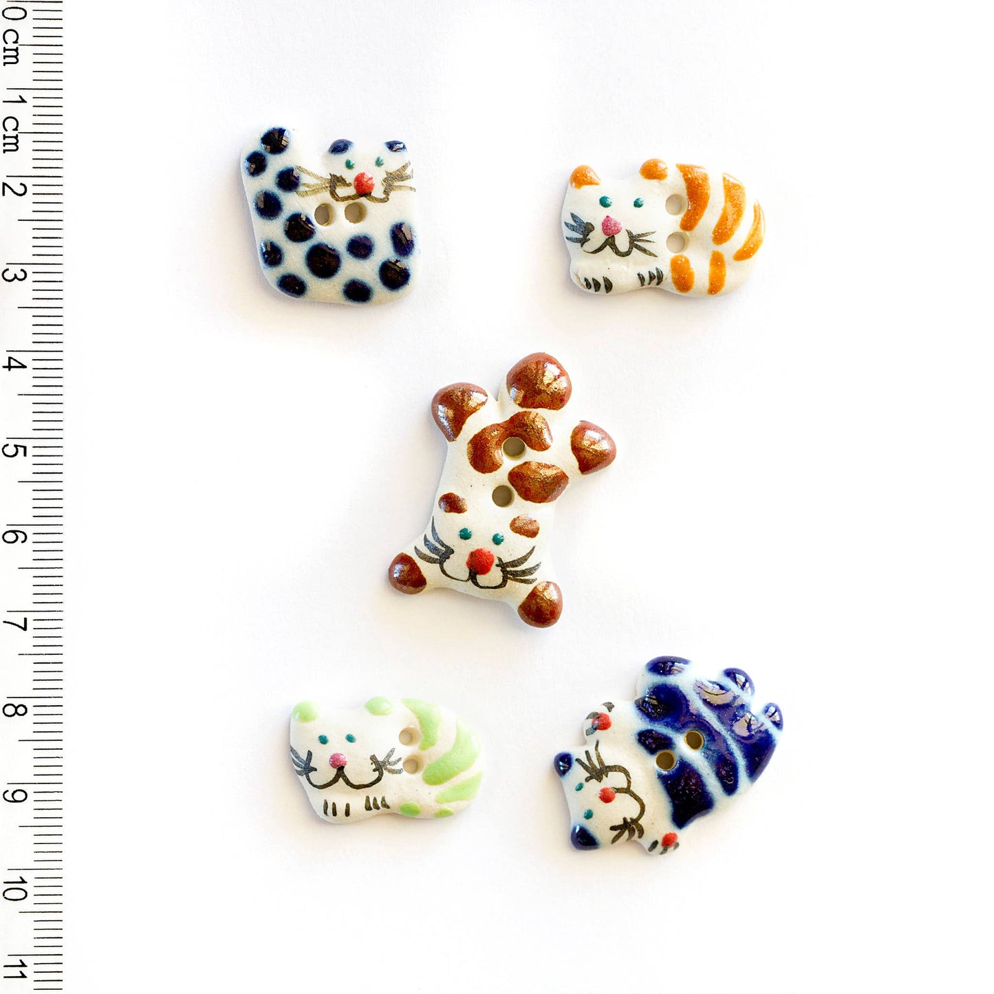 L26 Fun Cats Mixed Colours Sewing Buttons